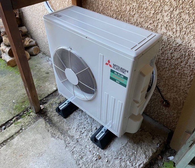 Système gainable Mitsubishi Electric avec grilles discrètes — maison à Marseille (13009), reprises et soufflages calibrés