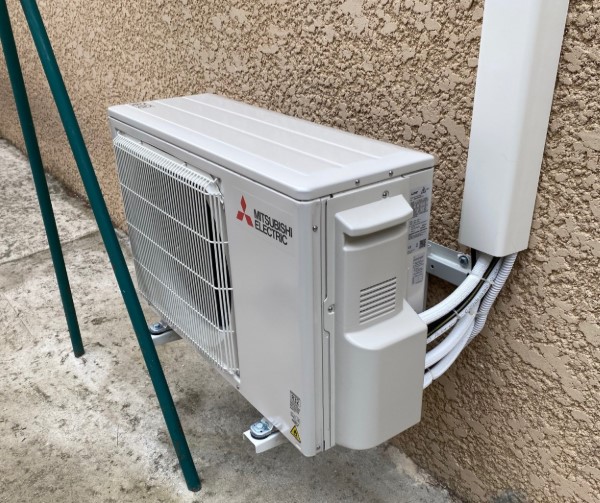 Cassette plafond Mitsubishi Electric dans un bureau à Marseille (13006) — diffusion homogène et intégration plafond